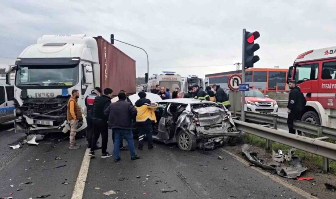 Tekirdağ’ın Çerkezköy ilçesinde tırın otomobile arkadan çarpması sonucu meydana gelen