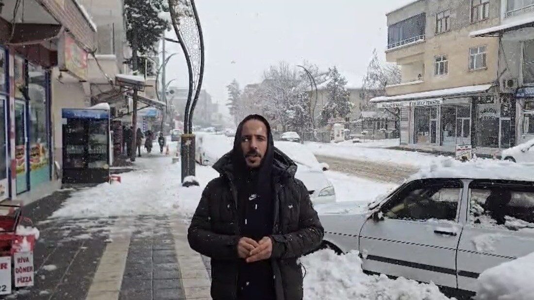 Diyarbakır’ın Çermik ilçesinin iki gündür aralıksız yağan kar yağışlarından dolayı