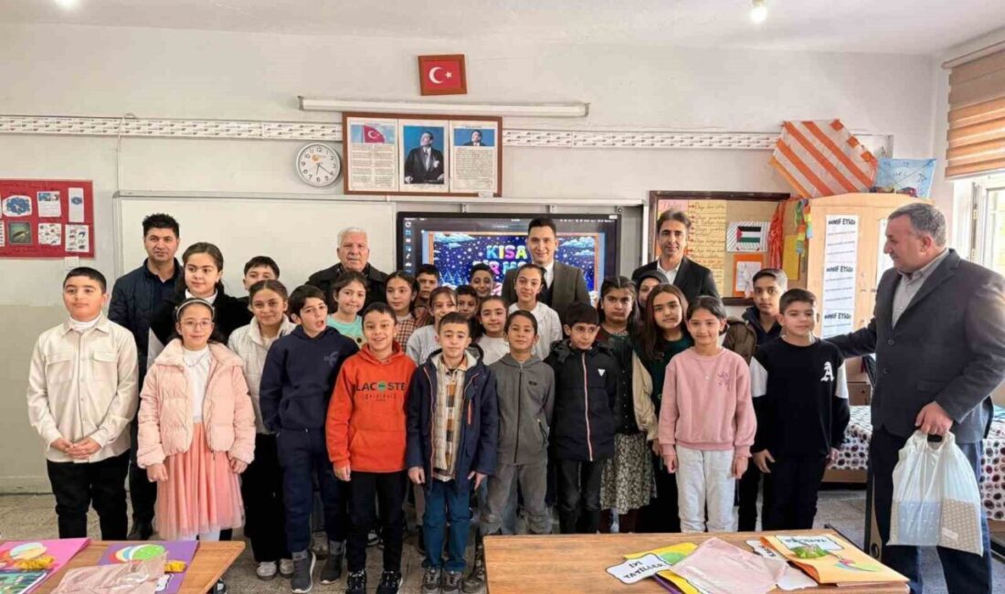 Diyarbakır’ın Çermik ilçesinde çocuklar karnelerini alarak yarıyıl tatiline başladı. İlçe