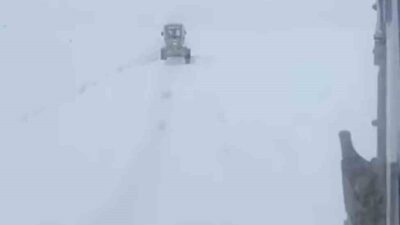 Diyarbakır’ın Çermik ilçesinde kardan dolayı kapanan 81 mahalle ve 37