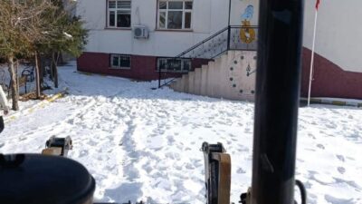 Diyarbakır’ın Çermik ilçesinde kar tatilinin ardından okullar eğitime hazırlandı. Salı