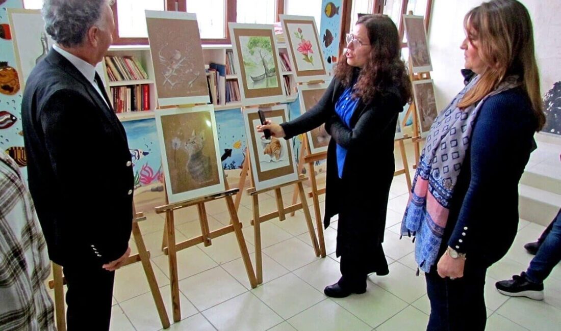 Çeşme Halk Eğitim Merkezi Suluboya Atölyesi kursiyerleri, yeni yılın ilk