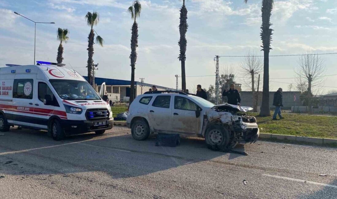 Adana’nın Ceyhan ilçesinde otomobil ile üç tekerlekli motosikletin çarpışması sonucu