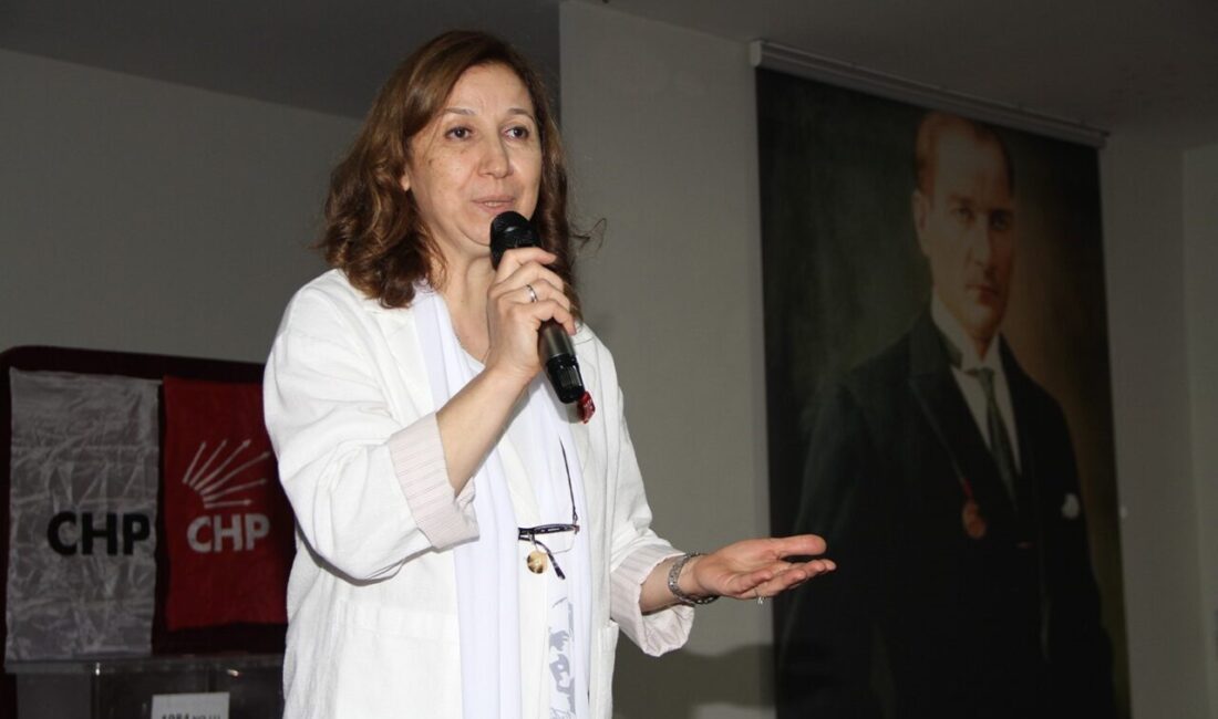 Kula Belediye Meclisi’nde, belediyeye ait bir taşınmazın kooperatife bedelsiz tahsisine