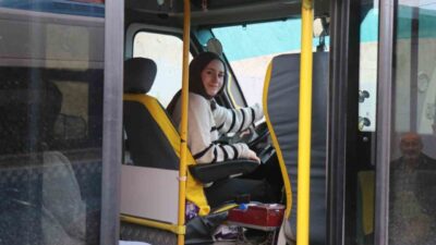 Sakarya’da 22 yaşındaki ebelik öğrencisi, çocuk yaşta babasının yanında muavinlik