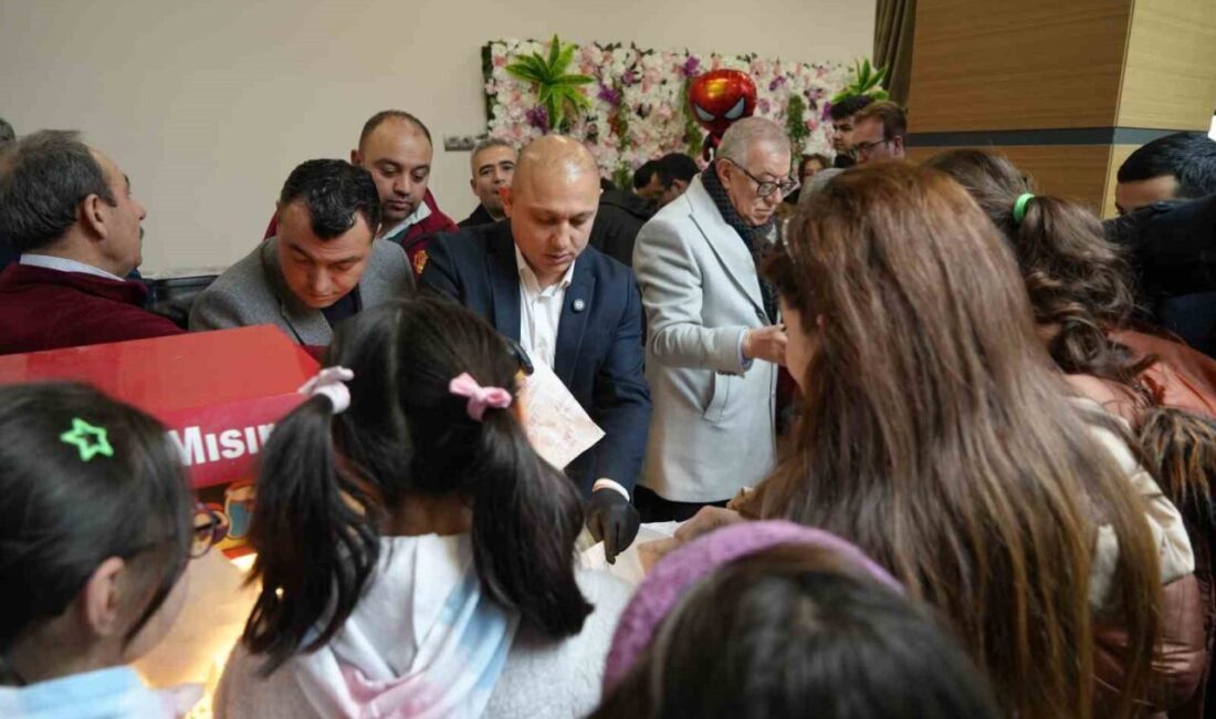 Kırıkkale’de düzenlenen çocuk şenliğinde aileler ve çocuklar çeşitli oyunlar, gösteriler