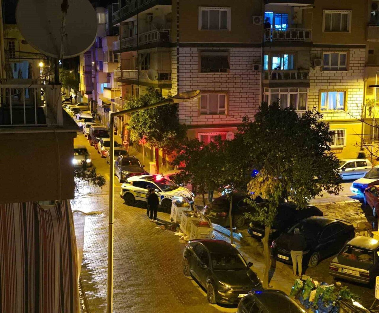 Aydın’ın Efeler ilçesinde yaya geçidinde iki küçük çocuğa çarparak kaçan