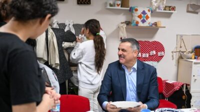 Vali Mustafa Çiftçi, eşi Azime Çiftçi ile birlikte Çocuk Destek