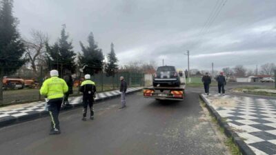 Tekirdağ Çorlu’da polis çevirmesine takılan otomobilde abartı egzoz olduğu gerekçesiyle