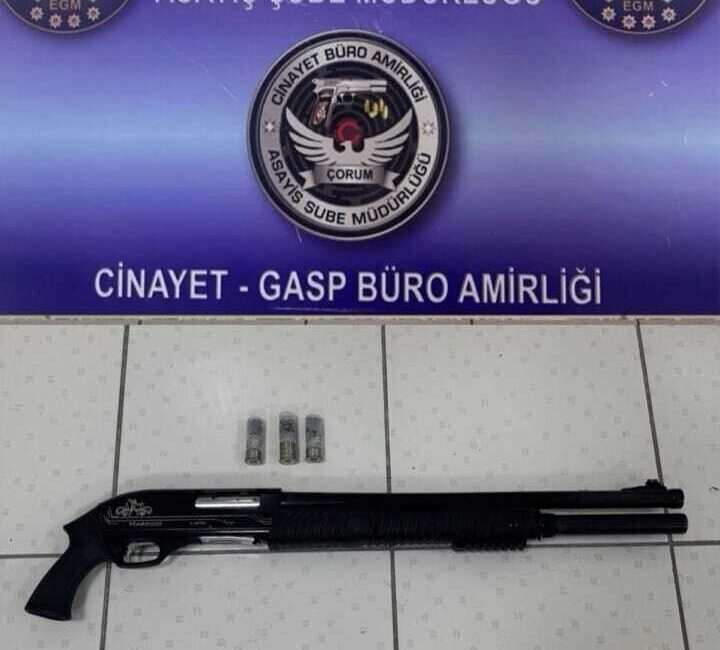 Çorum’da polis ekiplerince gerçekleştirilen denetimlerde haklarında yakalama kararı bulunan 7
