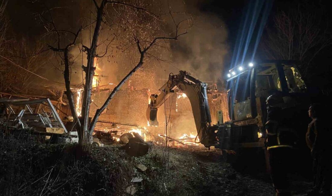 Çorum’un Laçin ilçesinde çıkan yangın, bir evi ve bitişiğindeki depoyu