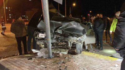 Çorum’da iki otomobilin çarpışması neticesinde meydana gelen kazada 4 kişi