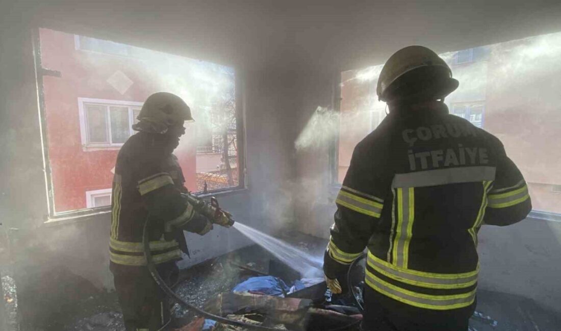 Çorum’da 3 katlı metruk binada çıkan yangın itfaiye ekipleri tarafından