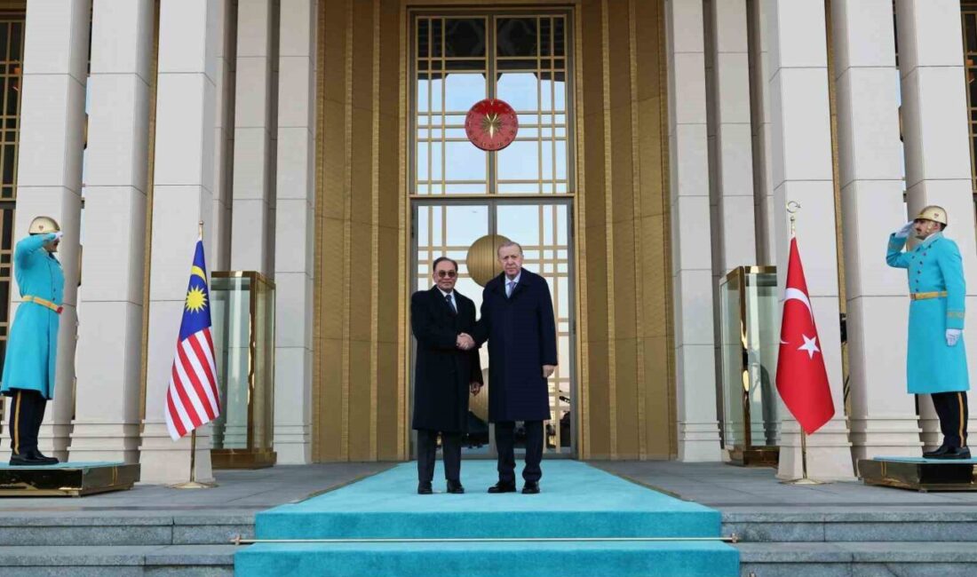 Cumhurbaşkanı Recep Tayyip Erdoğan, Malezya Başbakanı Enver İbrahim’i törenle karşıladı.
