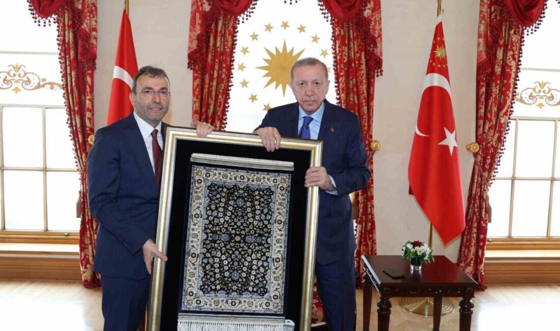 Cumhurbaşkanı Recep Tayyip Erdoğan Cumhurbaşkanlığı Dolmabahçe Ofisi’nde Pendik Belediye Başkanı