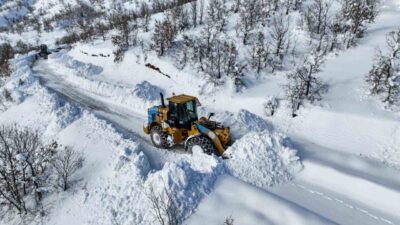 Diyarbakır Büyükşehir Belediyesi, yoğun kar yağışının etkili olduğu Çüngüş ilçesinde,