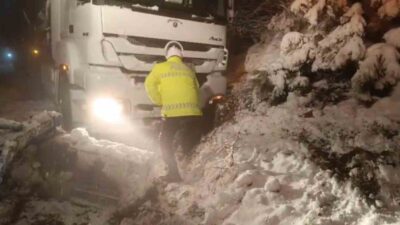 Tokat’ın Niksar ilçesinde bir tırın makaslaması sonucu kapanan D850 kara