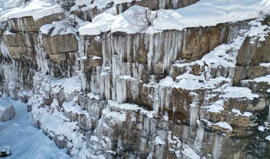 Şırnak’ta çetin geçen kışla birlikte dağlarda buzdan şelaleler oluştu. Dev