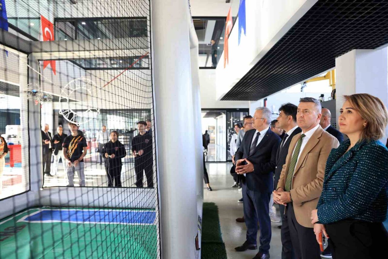 Mesleki eğitimi üretim sahasıyla buluşturan DAHİ Mersin Projesi kapsamında, öğrenciler