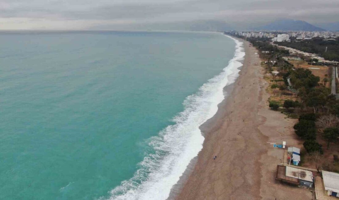 Antalya’da dün akşamdan bu yana etkili olan şiddetli rüzgar, dünyaca
