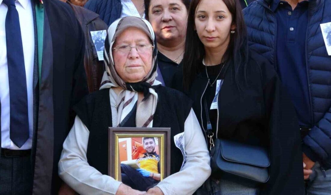 Antalya’da kendisinden sigara isteyen gençler tarafından darbedilip çantası gasp edilen