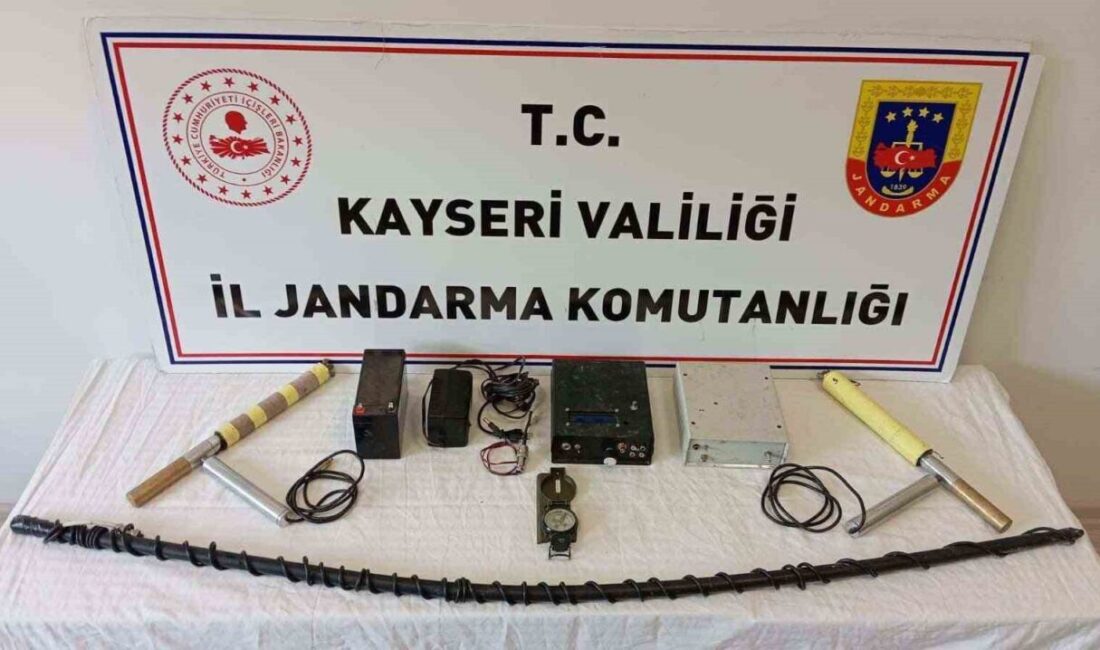 Kayseri’nin Yeşilhisar ilçesinde define arayan 5 kişi jandarma ekiplerince suçüstü