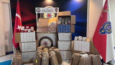 Manisa’nın Demirci ilçesinde düzenlenen kaçakçılık operasyonunda yüklü miktarda kaçak tütün