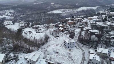 Kırklareli’nin Demirköy ilçesinde bulunan Velika Deresi, etkili olan kar yağışının