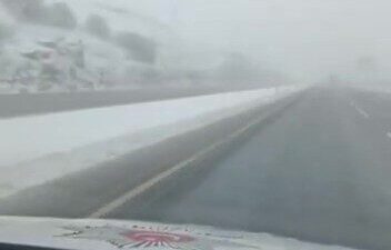 Denizli’nin yüksek kesimlerinde gece saatlerinde etkili olan kar yağışı yolları