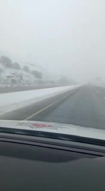 Denizli’nin yüksek kesimlerinde gece saatlerinde etkili olan kar yağışı yolları