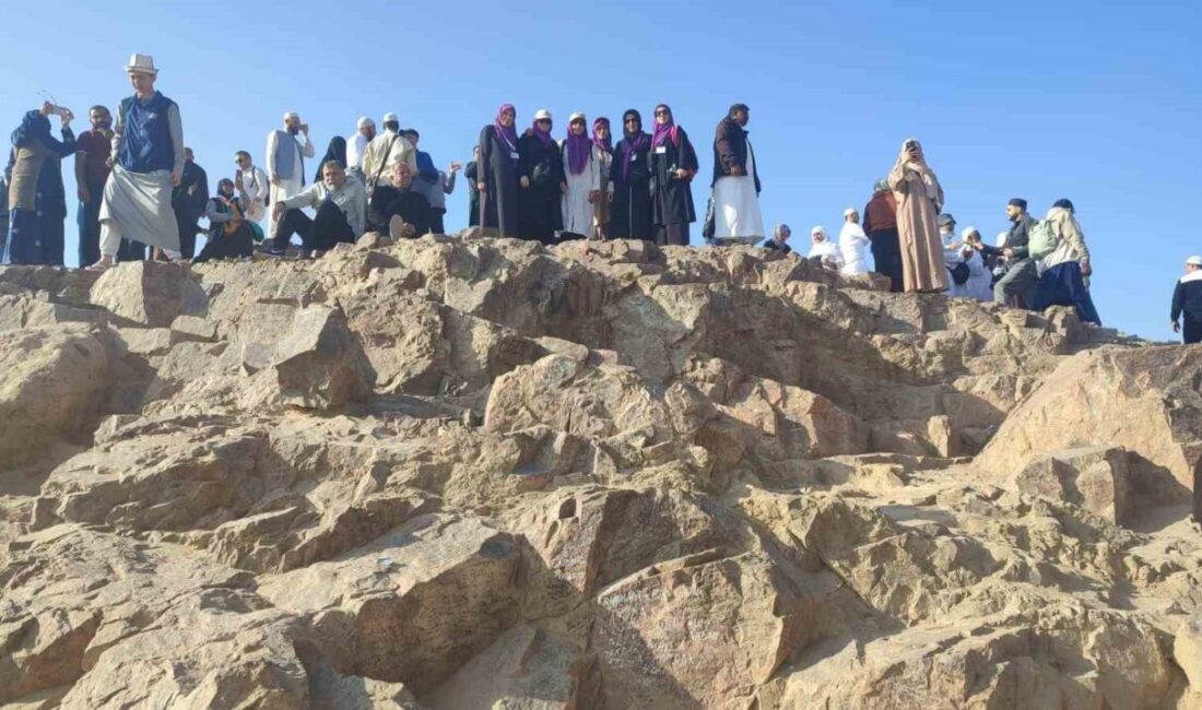 Denizli umre gurubu, Medine’deki dış ziyaret programını tamamladı. Kıblateyn Mescidi