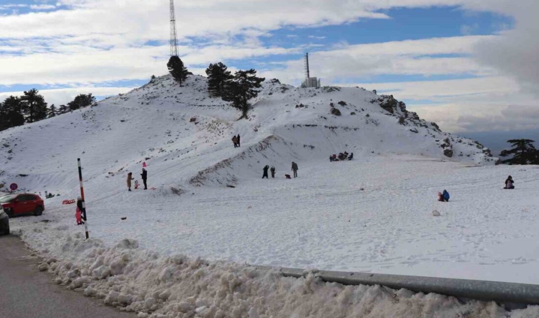 Denizli Nikfer Kayak Merkezi, yeterli kar yağışının olmaması nedeniyle henüz