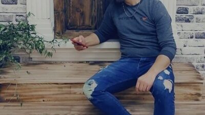 Denizli-Uşak karayoluna bağlanan kavşakta otomobil ile çekicinin çarpıştığı kazada, otomobilde