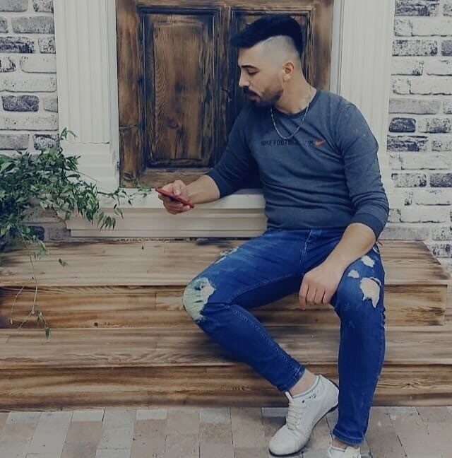 Denizli-Uşak karayoluna bağlanan kavşakta otomobil ile çekicinin çarpıştığı kazada, otomobilde