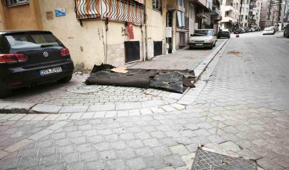 Denizli’de gece saatlerinde başlayan şiddetli rüzgar hayatı olumsuz etkiledi. Kent