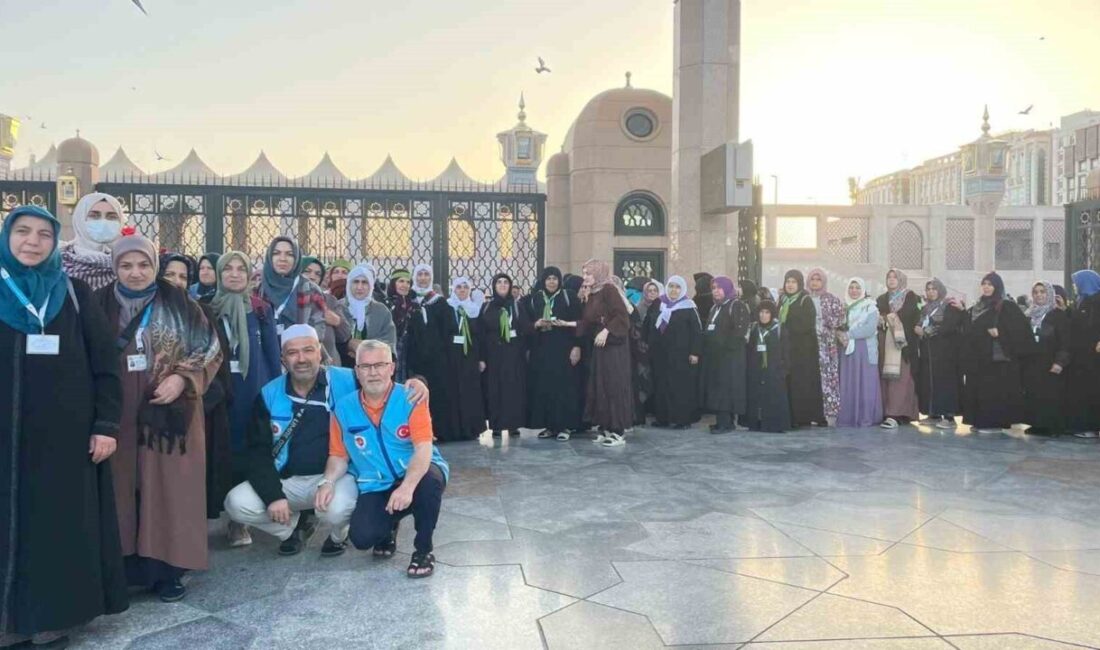 Denizli İl Müftülüğü organizasyonuyla Medine’de umre grubundaki kadın umreciler, sabah
