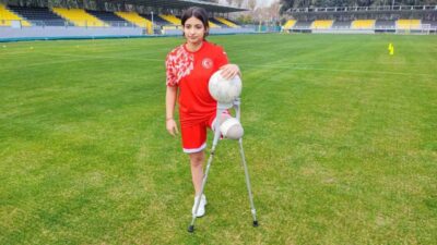 Hatay’da depremden 45 saat sonra enkazdan çıkarılan ve bir bacağı