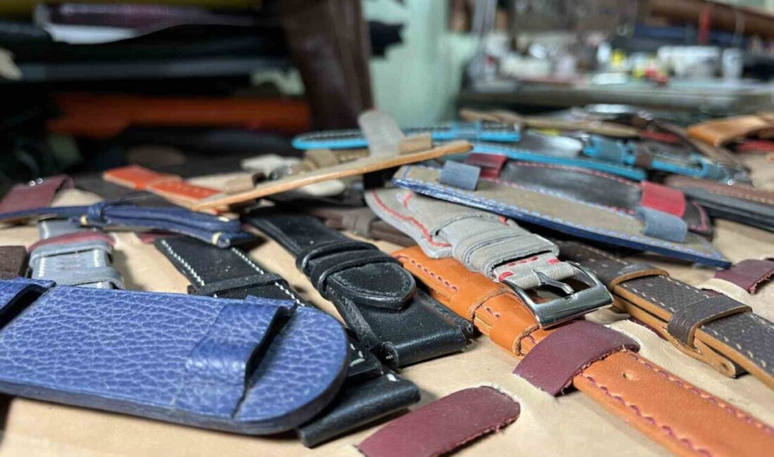 Konya’da el emeğiyle deri saat kordonu yapan Yavuz Erdal, eşiyle