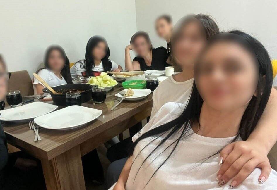 İzmir’in Bornova ilçesinde bir Mesleki Eğitim Merkezi’nde görevli kadın öğretmenin,