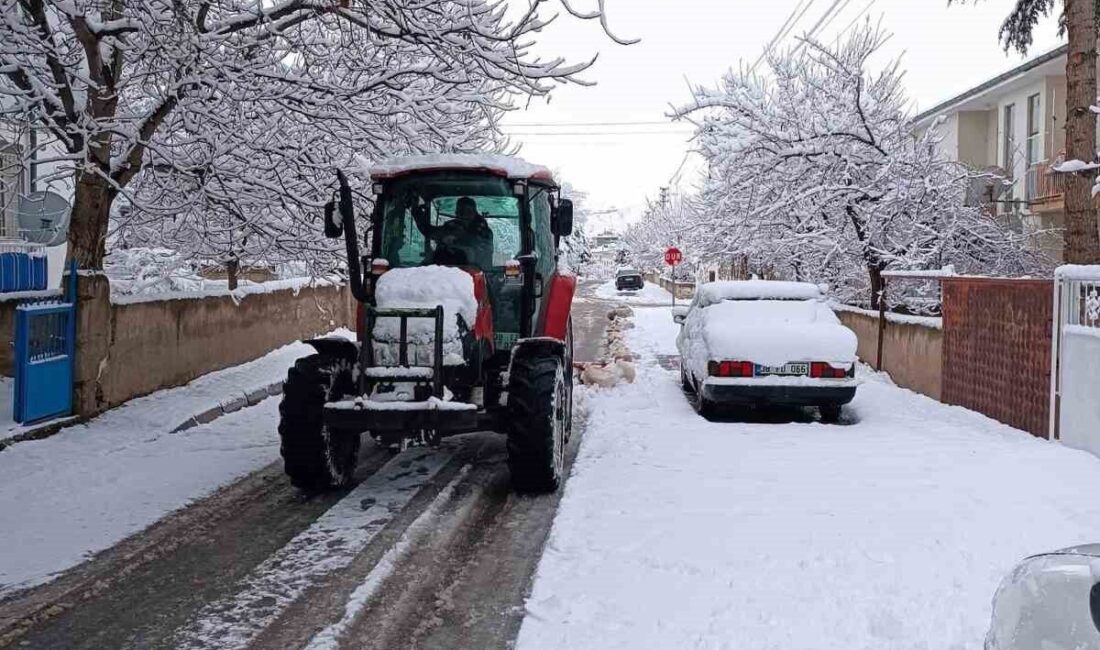 Kayseri’nin Develi ilçesinde etkili olan kar yağışı sonrası kar kalınlığı