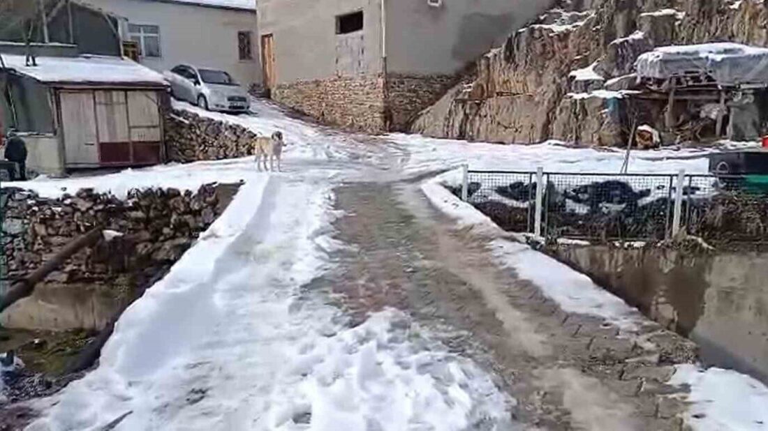 Kayseri’nin Develi’nin ilçesinde bulunan bir köprüde korkuluk olmaması vatandaşı tedirgin