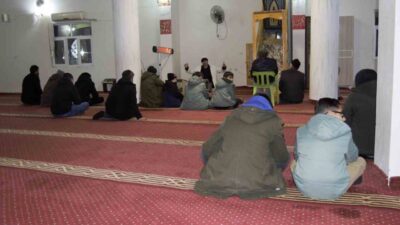 Diyarbakır’ın Dicle ilçesindeki camilerde Miraç Kandili dualarla idrak edildi. Dicle