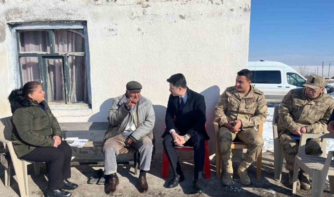 Digor Kaymakamı Ahmed Tayyib Kahraman ilçeye bağlıÇatak köyünde vatandaşlarla bir