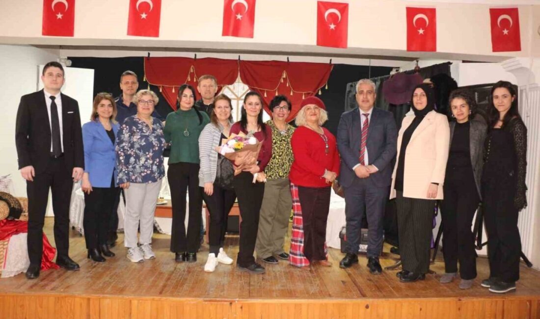 İzmir’in Dikili İlçesi’nde faaliyet yürüten Dikili Umut Tiyatrosu ’Umutlu Mahkumlar’