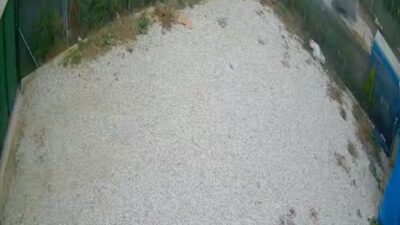 Bursa’da direksiyon hakimiyetini kaybeden bir sürücü, otomobiliyle bir hobi evinin