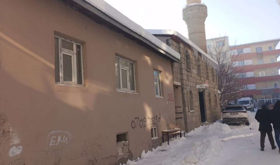 Ağrı’nın Diyadin ilçesinde bulunan Merkez Camii’ne ait abdesthanenin uzun süredir