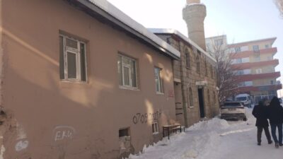 Ağrı’nın Diyadin ilçesinde bulunan Merkez Camii’ne ait abdesthanenin uzun süredir
