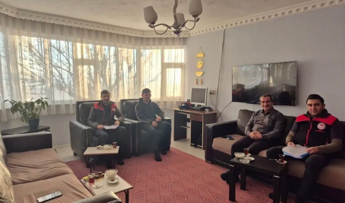 Ağrı’nın Diyadin ilçesine bağlı Satıcılar Köyü’nde gerçekleştirilen aile ziyaretleri kapsamında,