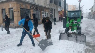 Ağrı’nın Diyadin ilçesinde etkili olan kar yağışı ve olumsuz hava