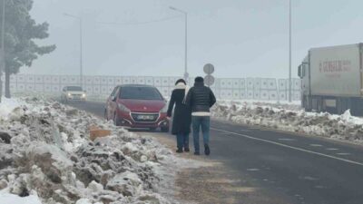 Diyarbakır’da gece etkili olan sis sabah saatlerinde de etkisini sürdürdü.